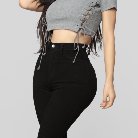 Fashion Nova Denim - NWT Fashion Nova Black Capri Jeans Size 5/6
